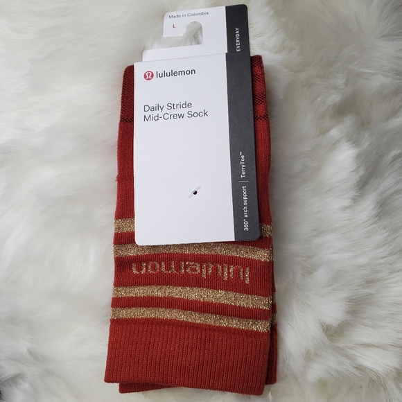 lululemon athletica Accessories - NWT LULULEMON Women's Daily Stride Mid Crew Sock Size Large Cyanne Rust Gold